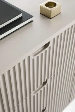 Komoda ryflowana z trzema szufladami Zova kaszmirowa