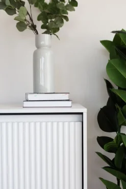 Mała komoda ryflowana  Lenart Trend TR-02 biała