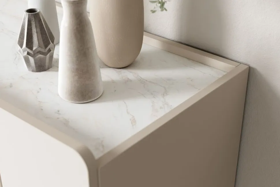 MALMI Komoda 200 4D - cashmere / crema bianca / czarne nogi