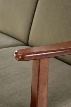 MILANO 2S sofa - oliwkowy tap. Castel 39 (1p=1szt)1 sztuka