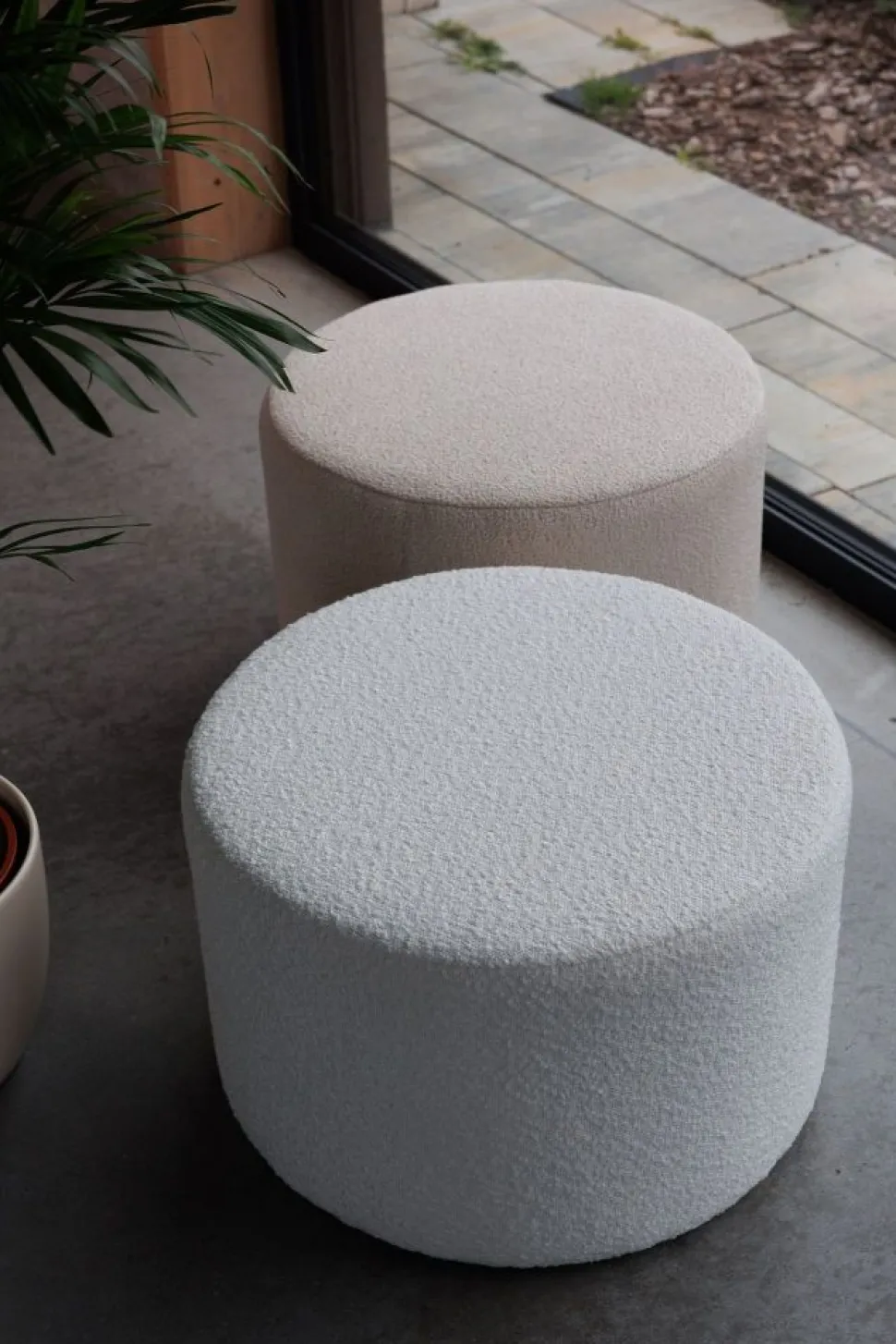 Okragła pufa boucle biała Hauss Roller XL Baloo 2073