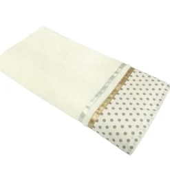 Ręcznik bawełniany 50x90cm z kropeczkami i ozdobnymi tasiemkami kremowy