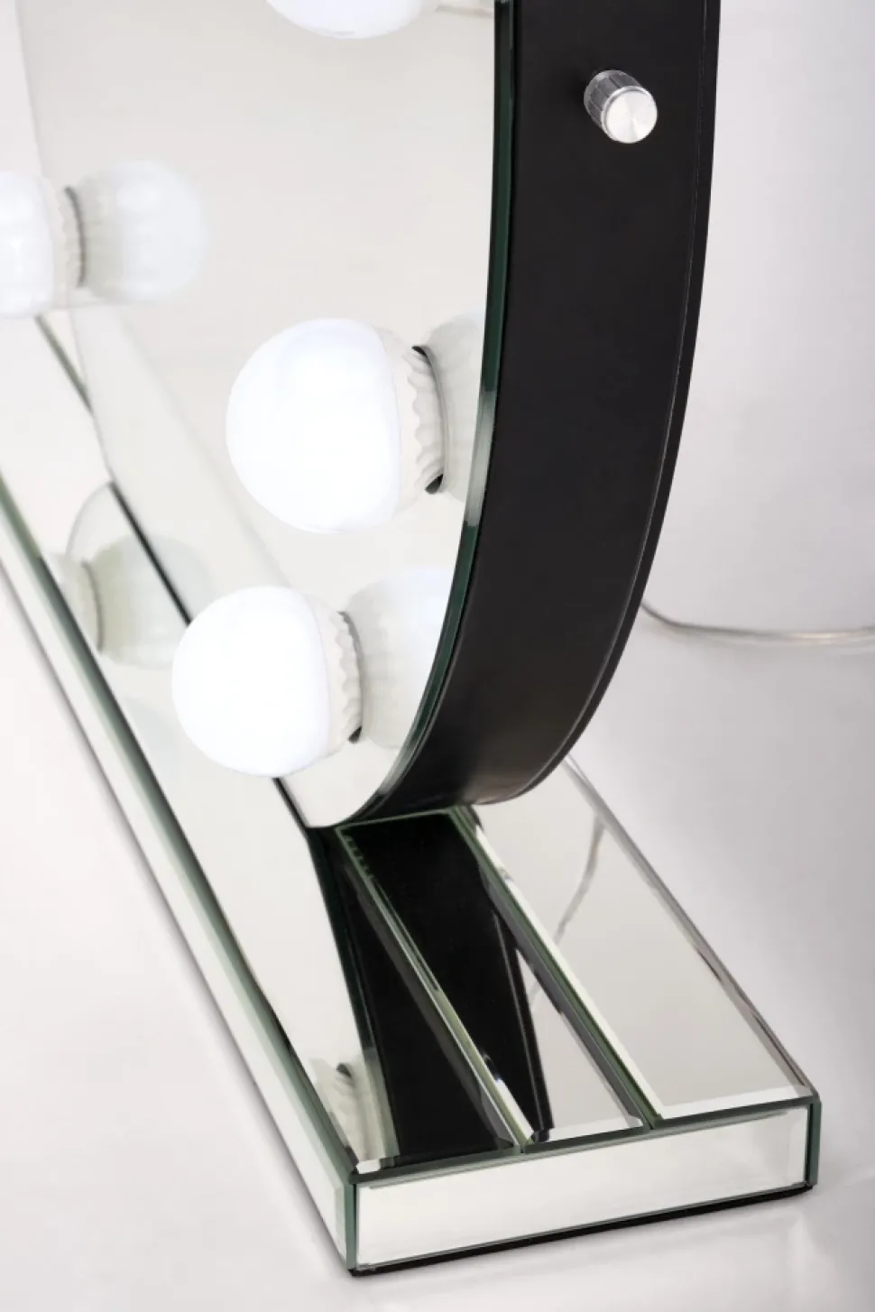 TORANO lustro stołowe z oświetleniem LED (1p=1szt)1 sztuka